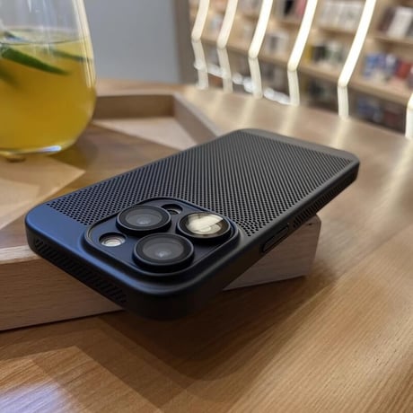 放熱 iPhone15Pro/15ProMaxケース メッシュケース カメラレンズ保護 iPhone14/13/12proカバー 耐衝撃 指紋防止  薄型軽量 [M3569]