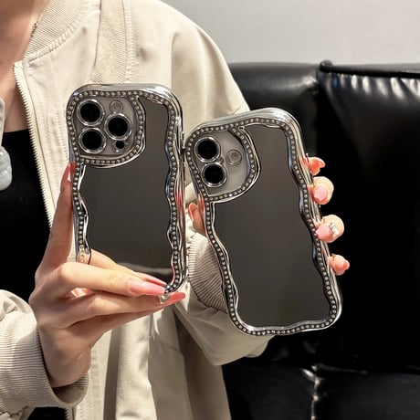 ジュエリー鏡付 iPhone16/16proケース うねうね アイフォン15pro/14/13proケース 大人可愛い 女子力UP メッキ[M5148]