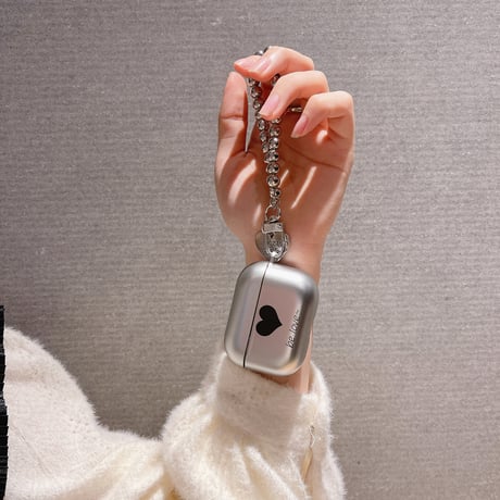 銀色 airpods4/3ケース  黒色ハート柄  チェーン付き エアーポッズプロカバー  マット 指紋/汚れ防止 可愛い   頑丈 [M1734]
