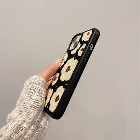 刺繡 花柄 iPhone15/15Proケース 秋冬トレンド iPhone14/13proカバー 高級感 ファッション [M3567]