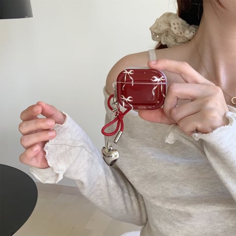 リボン柄 Airpods4ケース  めっちゃ可愛い ハートチャーム付 Airpodspro2/proカバー Airpods3 ワインレッド 高級感おしゃれ[M4744]