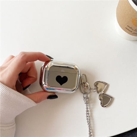 【Airpods 4】ハート柄 Airpodsproケース  airpodsケース  銀色 同系小物とチェーン付き 温度で色が変わるM294
