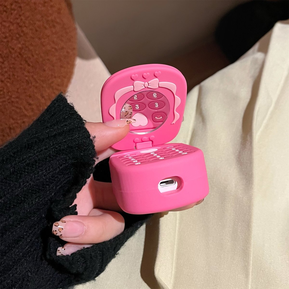 ♡ページ EMUケース16pro AirPods Pro ピンク ピンクパプリカ AirPods4