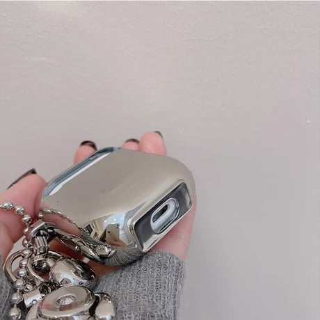 Airpods 4ケース 熊柄 チャーム付 ショルダーチェーン エアポッズPro2/Pro1カバー つや感シルバー Airpods3/2 人気品[M4706]