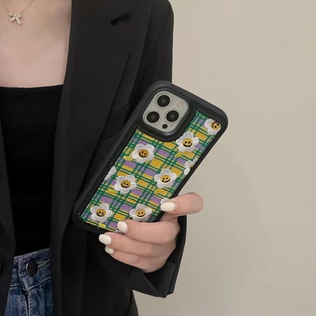 刺繡笑顔の花 iphone14/13proケース  手つくり iphone11/XSMAXカバー   柔らかい  刺繡入り  チェック柄 グリーン/イエロー組み合わせM1358