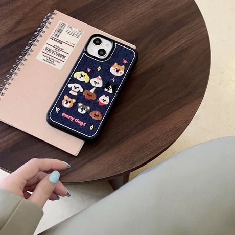 刺繡犬ちゃん iPhone15/14proケース デニム素材 iPhone13pro/12proカバー 可愛すぎる  [M3498]
