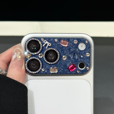リボンとダイヤデコレンズカバー iPhone17ProMax/17Pro カメラレンズフィルム  金属製  おしゃれ  頑丈 キラキラ 耐久性耐衝撃 [M6506]