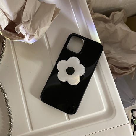 白色の花スマホグリップ付  iphone13/12proケース   黒色iphoneSE2/XS/11カバー 卓上スタンド機能付  可愛い 便利  M783