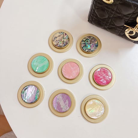 マグネット式スマホグリップスタンド 本物の貝殻 キラキラおしゃれ   艶あり グリップトーク  伸び縮み式 落下防止 耐久性 ギフトにおすすめ[M3299]