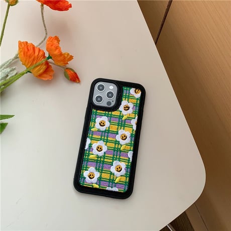 刺繡笑顔の花 iphone14/13proケース  手つくり iphone11/XSMAXカバー   柔らかい  刺繡入り  チェック柄 グリーン/イエロー組み合わせM1358