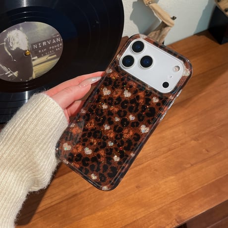 ハート柄と豹柄 iPhone17Pro/17ケース キラキララメいり  iPhone17ProMax/16Pro/15カバー 茶色 可愛すぎ  [M6025]