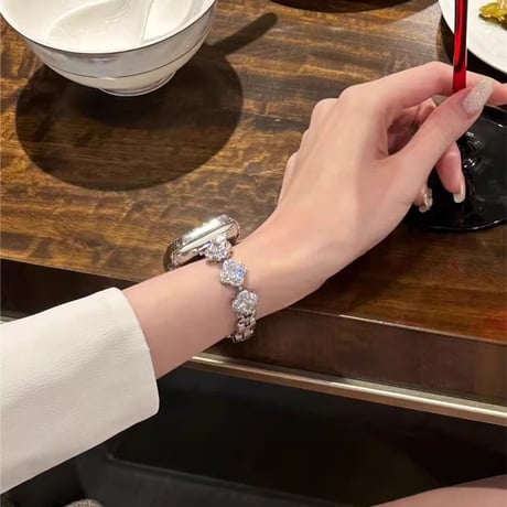 ダイヤ Apple watch series10 バンド クローバー オシャレ アップルウォッチseries 9 8 7 6 5 4 SE Ultra  大人ファッション 高級感たっぷり[M4751]
