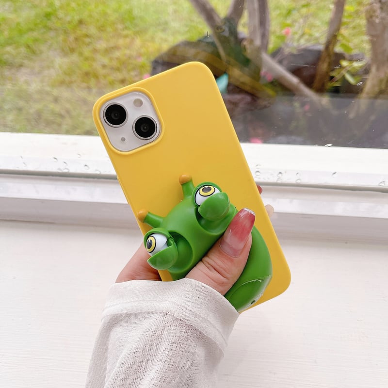 押すと目が開く虫 iphone14/13proケース 可愛い iphone12/11