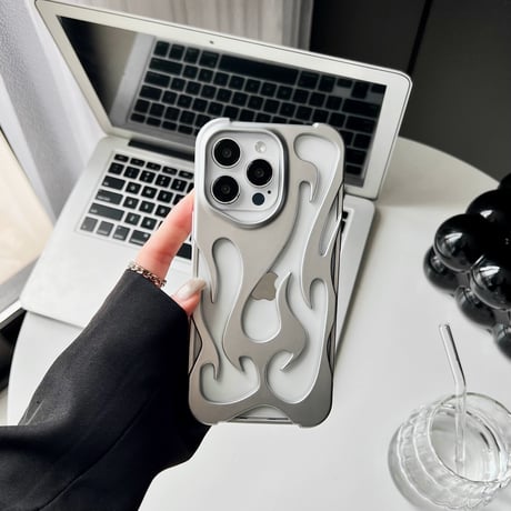 放熱 iPhone16pro/15promaxケース 透かし彫り iPhone14promax/13pro/12/11カバー 指紋防止 夏に人気[M4476]