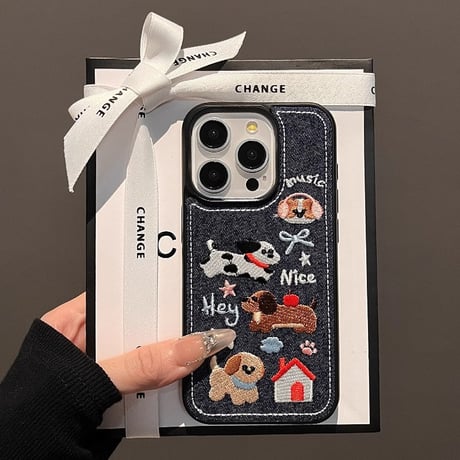刺繡犬ちゃん iPhone16/16Proケース デニム素材 iPhone15Pro/14/13pro/12ケース 大人可愛い 耐久性[M4722]