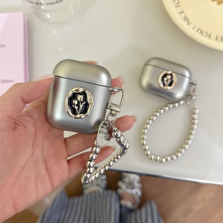 【Airpods 4】高級感 Airpodspro2/proケース  シルバー ストラップ付 Airpods3/2カバー 花デコ 可愛い ギフトに最適[M4135]