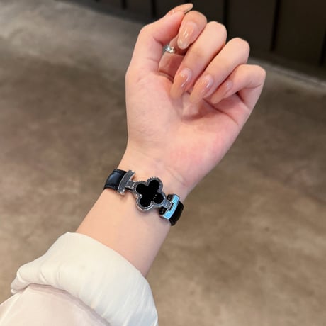 マグネット式 Apple watchバンド クローバー レザー アップルウォッチベルト  series11 10 98 7 6 SE3 SE2  Ultra3/ 2 高級感 耐久性ある[M6150]