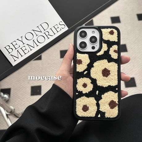 刺繡 花柄 iPhone15/15Proケース 秋冬トレンド iPhone14/13proカバー 高級感 ファッション [M3567]