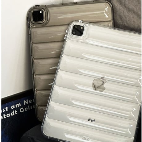 Apple iPadAir2 シルバー 9.7インチ 本体 ケース付き Apple iPadAir2