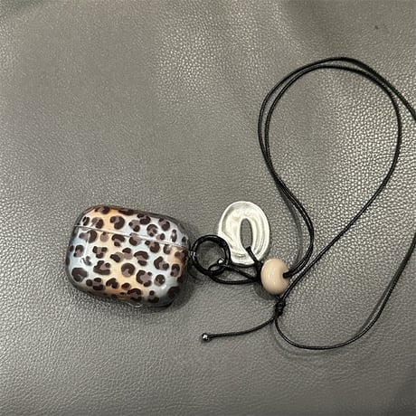 秋冬コーデ AirpodsPro3/４ケース  ヒョウ柄 Airpods3/Pro2ケース ストラップ付  可愛いアニマル柄 女子力高い[M5714]