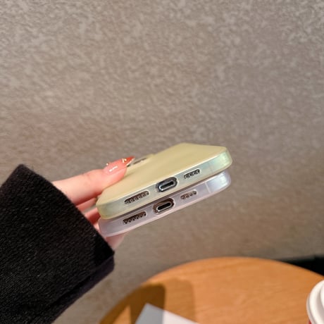 薄型軽量 iPhone16pro/16ケース 指紋防止 マット素材 iPhone15promax/14/13proカバー 半透明 夏向け 男女兼用  [M5366]