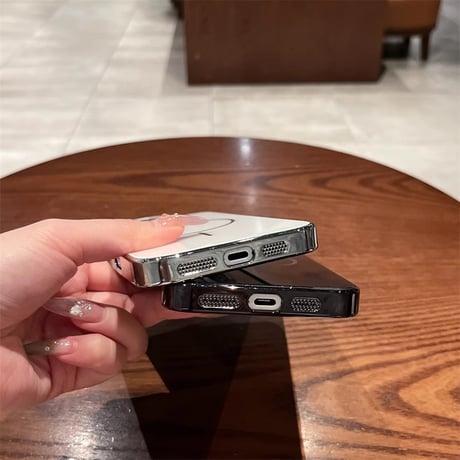 夏に人気強力マグネット iPhone16pro/16ケース ワイヤレス充電 耐衝撃iPhone15pro/14/13カバー カメラ保護 艶感涼しい感じ 耐久性 [M5389]