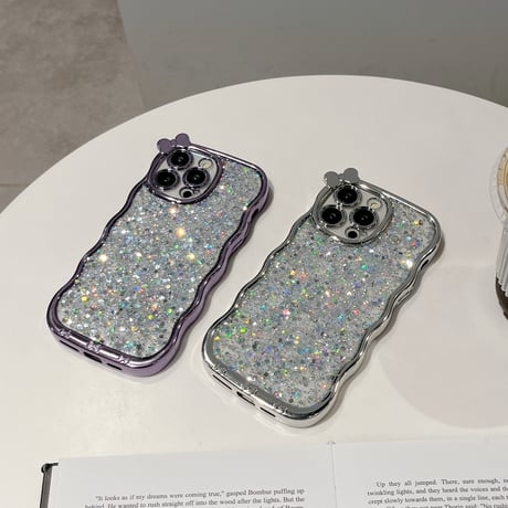 うねうねキラキラ iPhone16/16Proケース リボンデコ iPhone15Pro/14/13カバー グリッター入り 女子力UP [M4788]