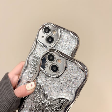 うねうねキラキラ iPhone15Pro/15カバー 蝶スタンド付 アイフォン14プロ/13mini/12promaxケース グリッター入り 便利 [M4245]