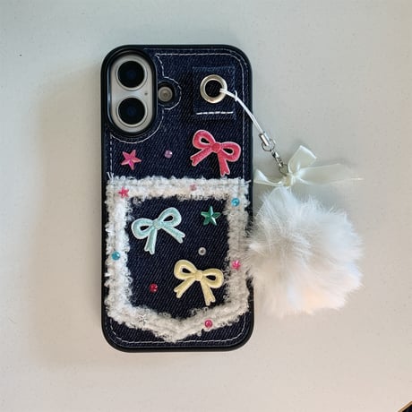 カート収納 iPhone16/16Proケース 刺繡リボン 毛玉ストラップ付 iPhone15Promax/14/13カバー デニム  耐衝撃 女子力高い[M4891]