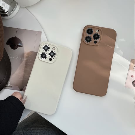 高品質シリコン iPhone15/15proケース 保護力強い iPhone14/13/12proカバー 耐久性あり シンプルコーデ 高級感[M3894]