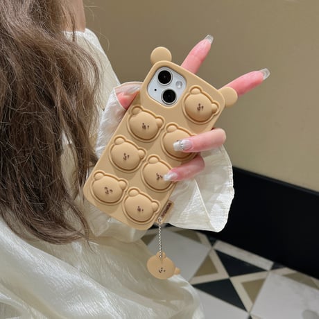 プッシュポップ熊 iPhone15/15proケース スクイーズ玩具 iPhone14pro/13/12カバー ストレス解消 可愛いアクセサリー付き M4189]