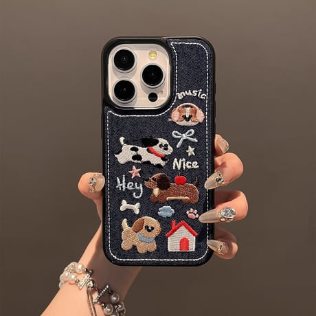 刺繡犬ちゃん iPhone16/16Proケース デニム素材 iPhone15Pro/14/13pro/12ケース 大人可愛い 耐久性[M4722]