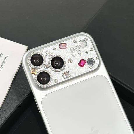 リボンとダイヤデコレンズカバー iPhone17ProMax/17Pro カメラレンズフィルム  金属製  おしゃれ  頑丈 キラキラ 耐久性耐衝撃 [M6506]
