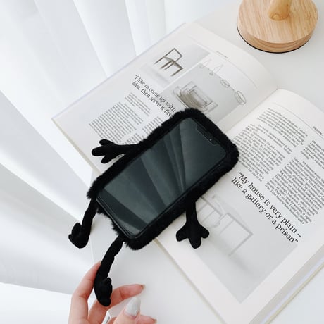 黒色のモンスター iphone15/14/12pro/13ケース  可愛いもこもこ iphone11/SE2カバー  お揃い ぬいぐるみ M980