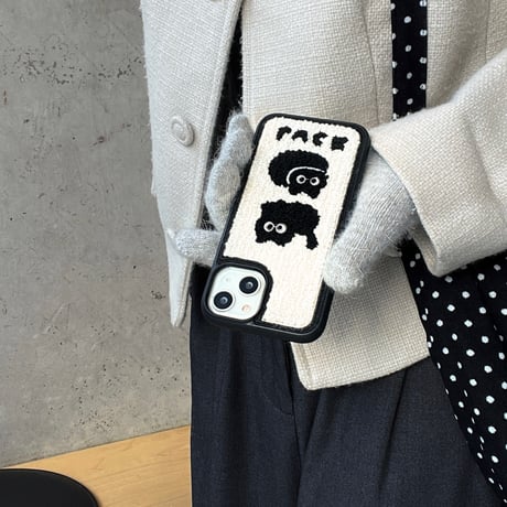 ファー 黒猫ちゃん アイフォン16Pro/15ケース  刺繡入り iphone14/13pro/12/11カバー シック  秋冬トレンド人気 [M3795]