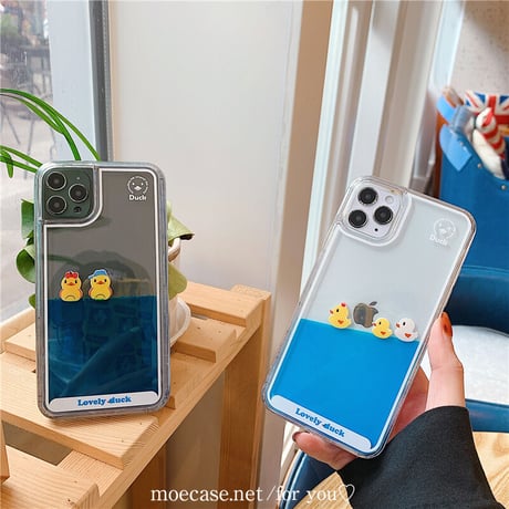 動く液体 アヒル iPhone14/15proケース 泳ぐダック アイフォン13/12/11カバー かわいい ストレス解消 ギフトにおすすめ [M2875]