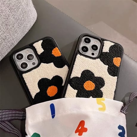 秋冬人気  iPhone16/15Proケース 刺繡 花柄 iPhone14/13pro/12カバー 高級感 女子に人気 ギフトも最適 [M3568]