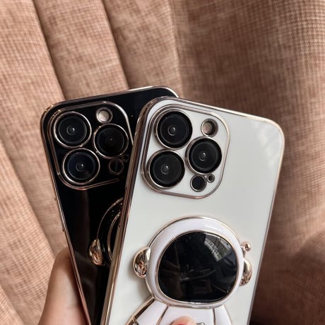 宇宙飛行士グリップ iphone14/13promaxケース ツヤ感金色枠 iphone12mini/SE3/11カバー  高級感  保護力強いソフトケース 落下防止 スタンド機能あり[M1982]