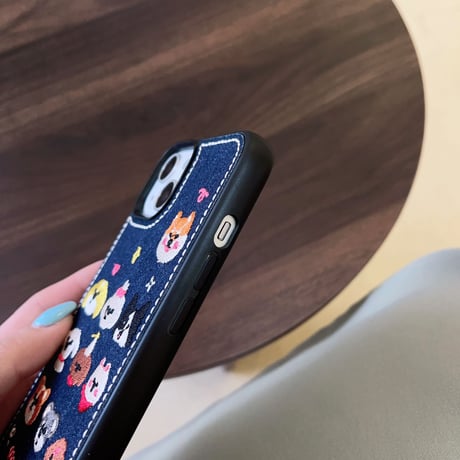刺繡犬ちゃん iPhone15/14proケース デニム素材 iPhone13pro/12proカバー 可愛すぎる  [M3498]