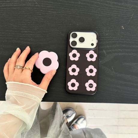 パープル花柄 iPhone17/17Proケース マグネット式グリップ付 iPhone16Pro/15promaxケース 可愛い便利 甘めコーデ [M6425]