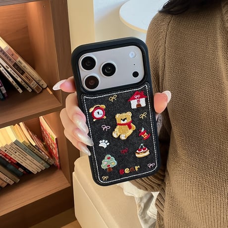 刺繡熊ちゃん iPhone17Pro/17ケース デニム素材  iPhone17ProMax/16Pro/15カバー 可愛すぎ オシャレ 秋冬ファッション [M5972]