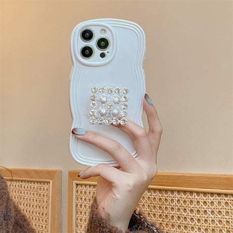 真珠/ジュエリーグリップ  iphone15/15Proケース うねうね キラキラ iphone14/13Pro/12カバー ホワイト トレンド感 ギフトにおすすめ[M3747]