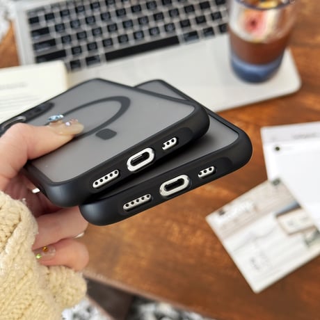 iPhone16e ケース 指紋防止 マット iPhone16pro/15/14/13/11シリーズカバー 耐久性ある 頑丈 半透明[M5114]