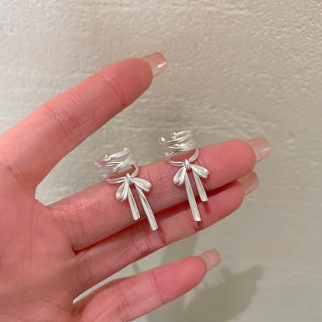 イヤーカフ リボン リング 高級感 バレエ風  簡単着脱 オシャレ エレガント 通勤 日常 デート 大人気アイテム 可愛い[M6282]
