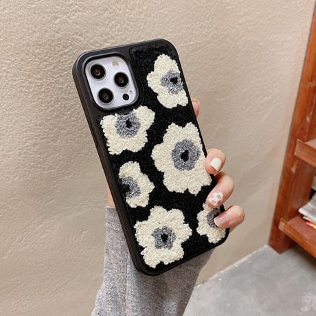 刺繍花柄 iphone13/13proカバー  黒白系 アイフォン12/11proカバー  可愛い 温かい  キュート SNS人気品 Girls向けM1332
