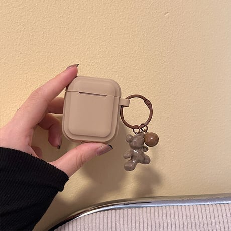 【Airpods 4】シンプル airpods第3世代保護ケース  無地 落ち着いた色 airpodsプロカバー  熊キーホルダー付き 上品  ファッションM1461