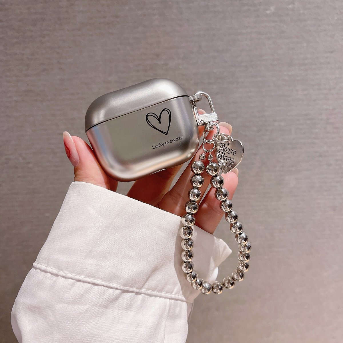 Airpods 4】シルバーカラー airpods第3世代ケース ハート柄 ストラップ