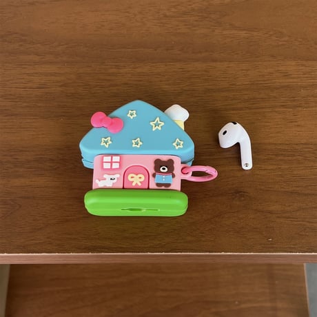可愛い家 Airpods4ケース クマちゃん AirpodsPro2ケース airpods3/2カバー リング付き ギフトにおすすめ 頑丈[M5412]