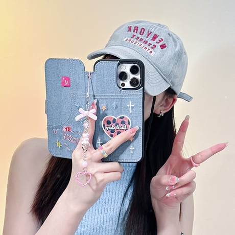 デニム手帳型 iphone14/13proケース 刺繡入り アイフォン12/11カバー シック 女子力アップ ハートアクセサリー付[M3378]