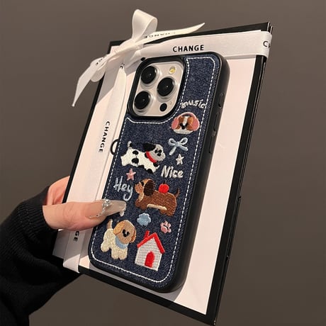 刺繡犬ちゃん iPhone16/16Proケース デニム素材 iPhone15Pro/14/13pro/12ケース 大人可愛い 耐久性[M4722]